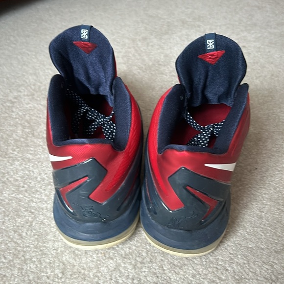 Nike Max Lebron 11 Low Top Independence Day 2014 Univers Red Men’s Size 9.5 EUC - Picture 7 of 11